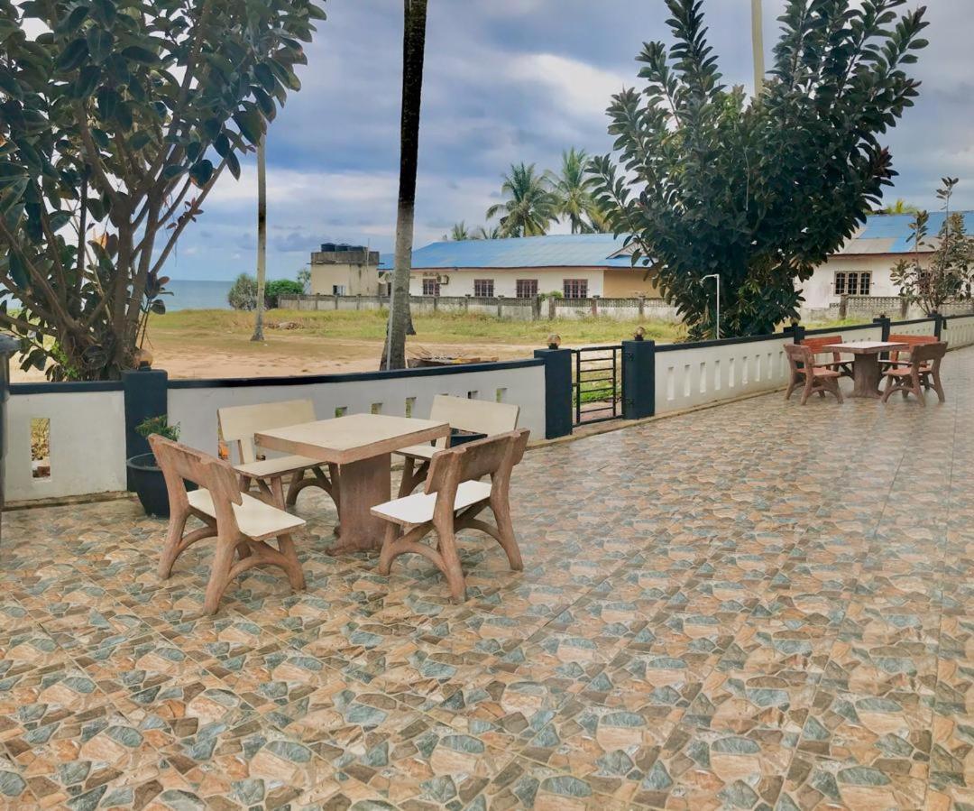 Aqil Beach Inn Marang Exterior photo